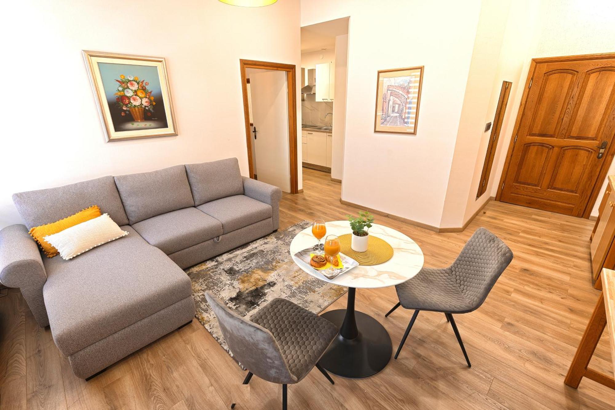 Apartmani Maltar วาราชดีน ภายนอก รูปภาพ